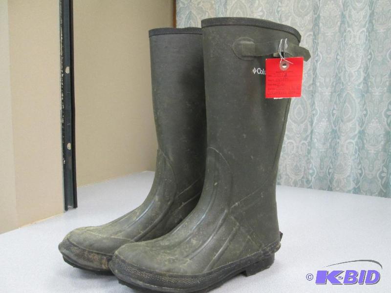 lot 117 image: Columbia water boots size 9 green...