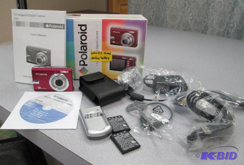 lot 152 image: Polaroid 7.0 Megapixel digital camera with ex...