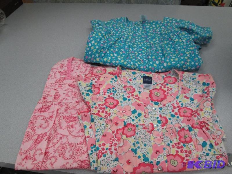 lot 157 image: Qty 3 Basic Editions cotton and polyester rob...