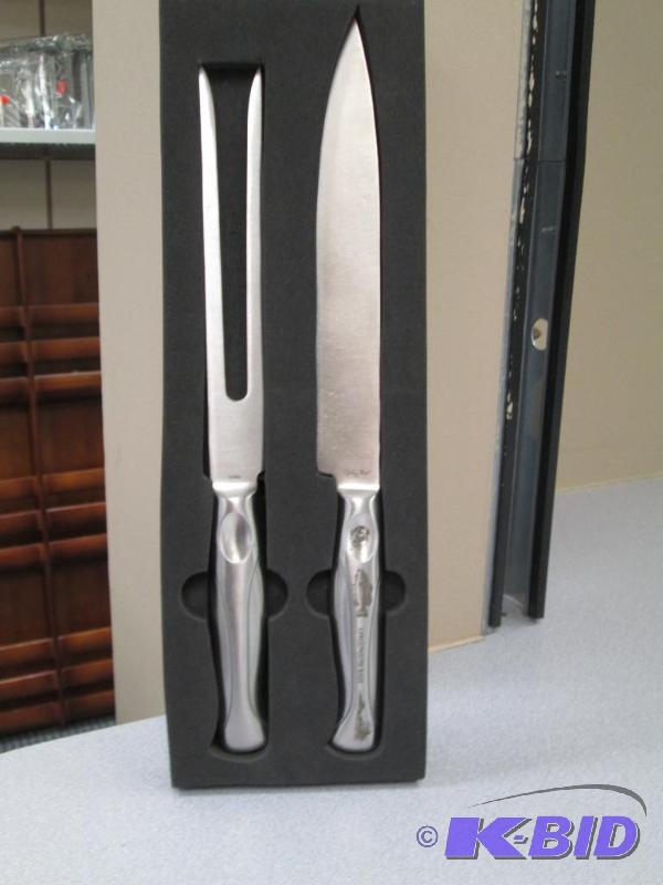 lot 16 image: North American Fishing Club Carving set Pictu...