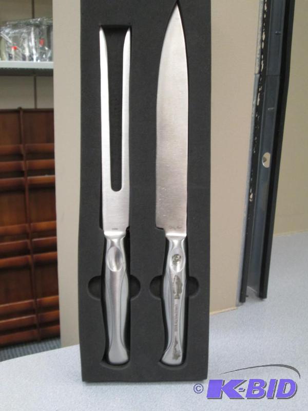 lot 19 image: North American Fishing Club Carving set Pictu...