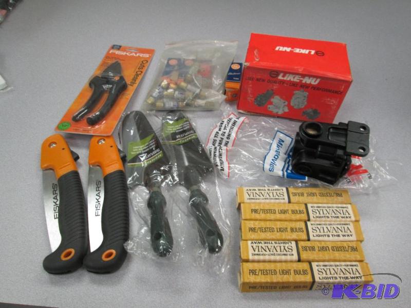 lot 205 image: Fiskars Cuts cleanly bypass pruner, sylvania ...