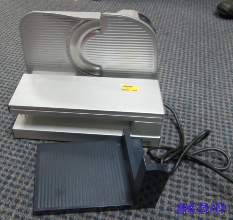 lot 211 image: USED NDER MTN Meat slicer (Doesnt turn on de...