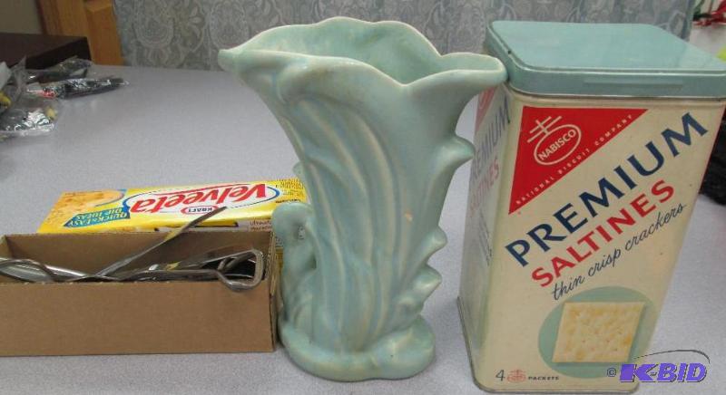 lot 217 image: USED Qty 3 Tin of Nabisco Premium saltines, v...
