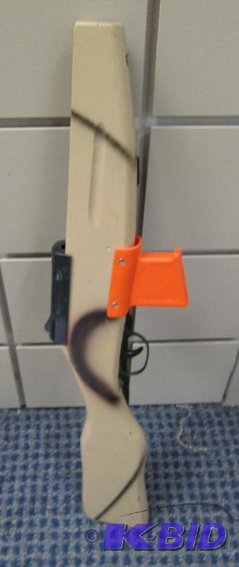 lot 232 image: Tan cameo toy gun...