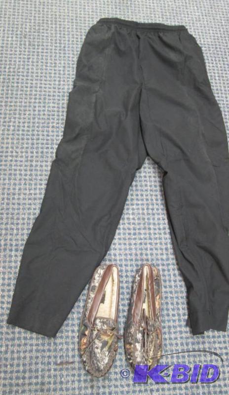 lot 238 image: Size 8 cameo slippers and Sun mountain outwea...