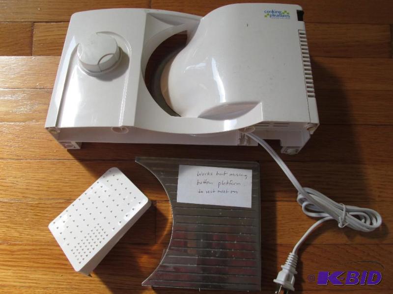 lot 293 image: Cooking Pleasures slicer, works but missing b...