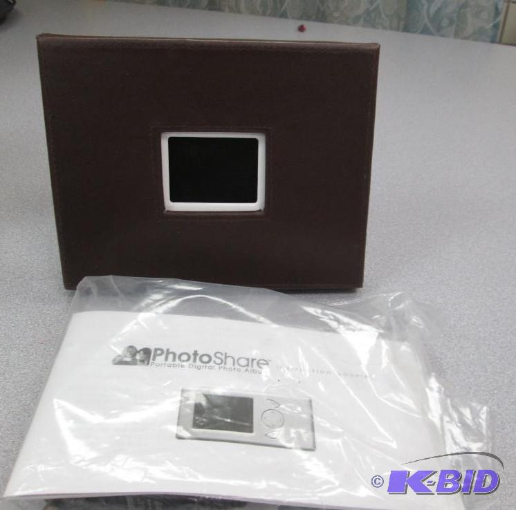 lot 3 image: Photo Share Portable Digital Photo Album...