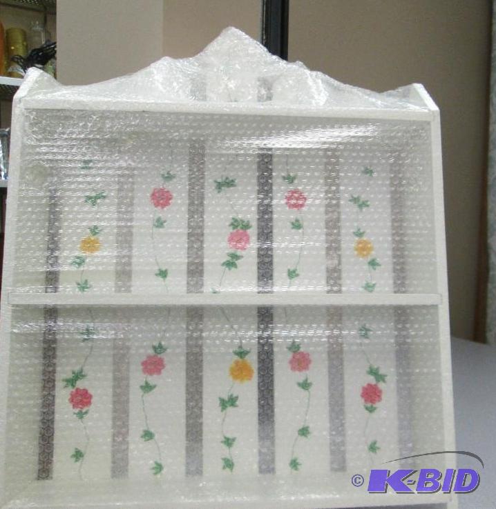 lot 59 image: A Shelf that looks like a picket fence with f...