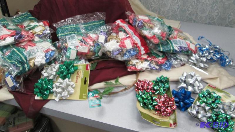 Assortment of gift bows...