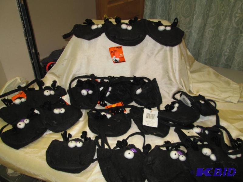Qty 20 Halloween small treat bags has a monst...