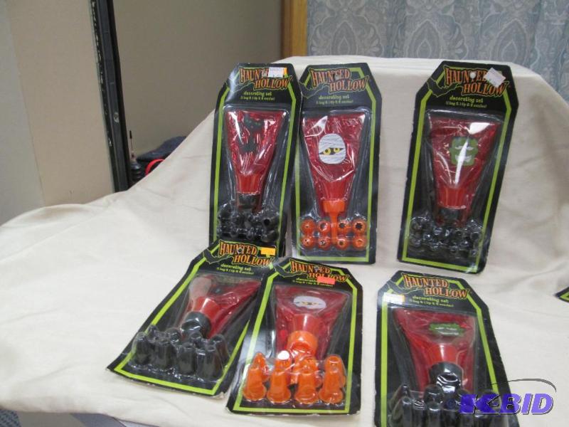 Qty 6 Haunted Hollow decorating set 1 bag and...