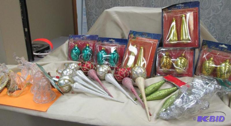 Qty 19 Assortment of different decoration for...