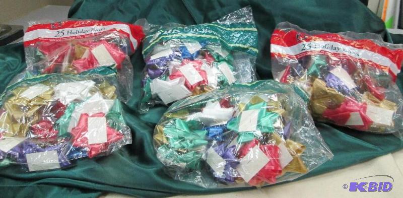 Qty 5 pkg of 25 gift bows...