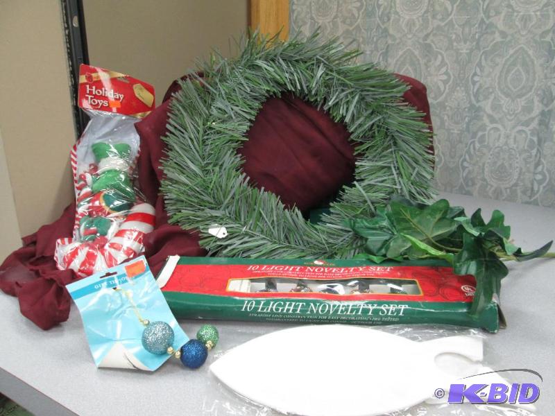 Lights like sea shell green wreath dog stocki...
