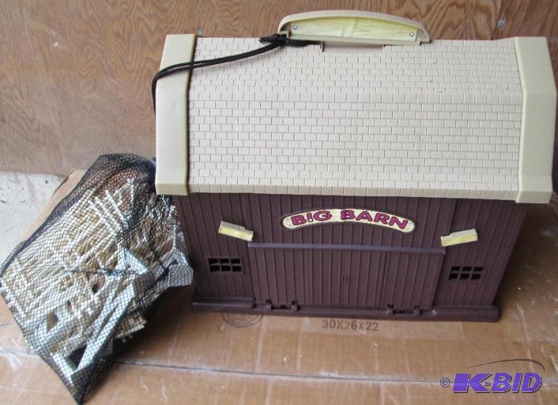 lot 110 image: big barn play barn with fence pieces, opens o...