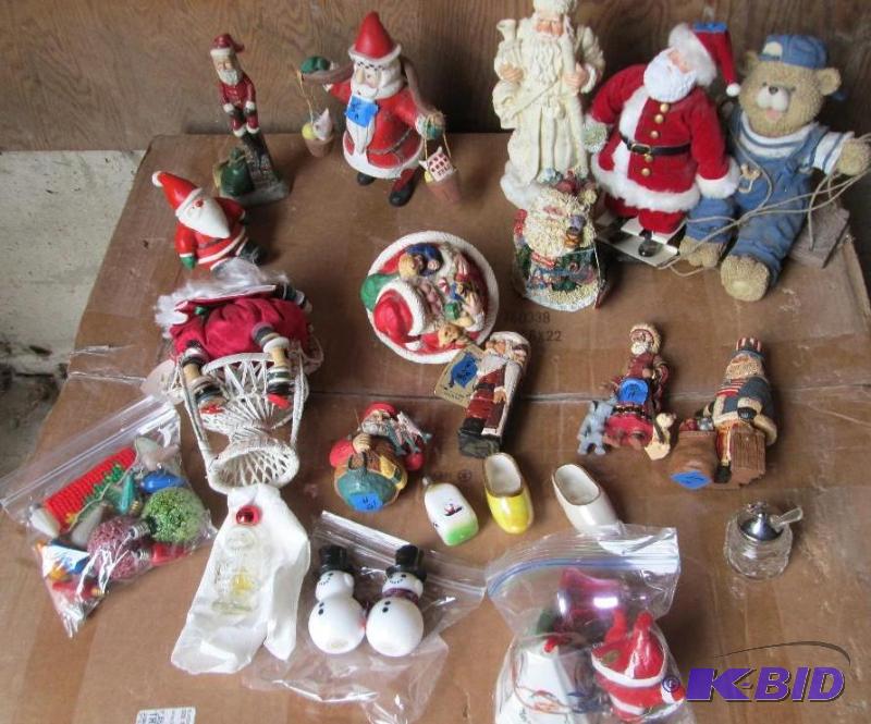 lot 124 image: mixed lot of chirtmas dcoration...