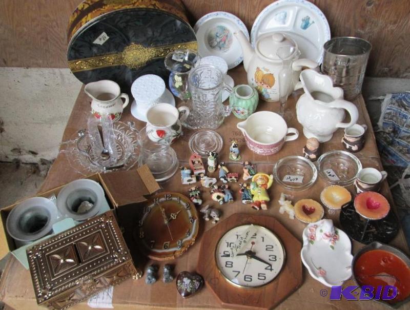 lot 125 image: huge mixed lot of home decoration and antique...