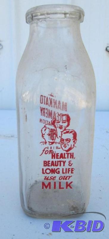 lot 16 image: vintage glass milk bottle from Mankato Creame...