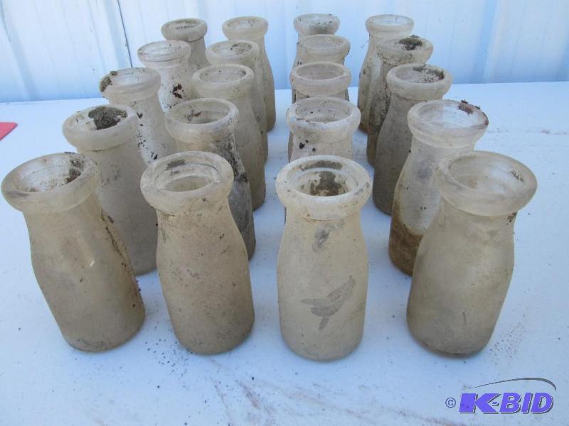 lot 21 image: 20 vintage glass bottles...