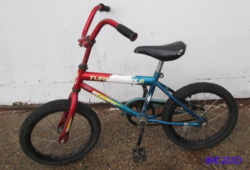 lot 239 image: Kids bike...