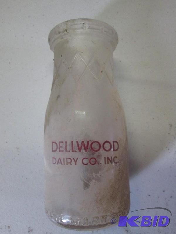 lot 55 image: vintage glass bottle, half pint, Dellwood Dai...