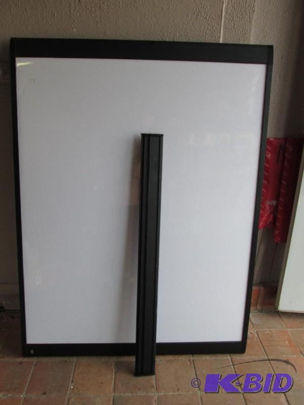 Large 3M whiteboard, new in great condition w...