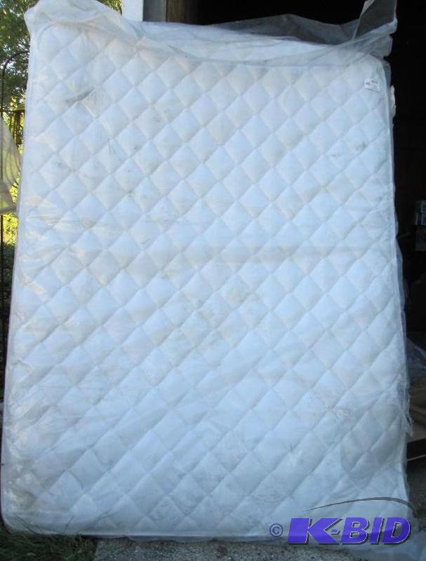 brand new serta queen size mattress puntured ...