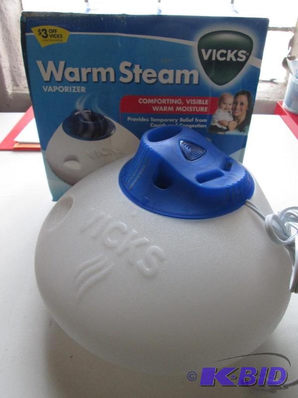 Vicks vaporizer,1.5 gallon,appears unused cu...