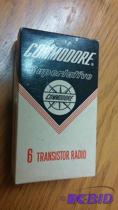 NEVER USED VINTAGE Transistor radio Comandor...