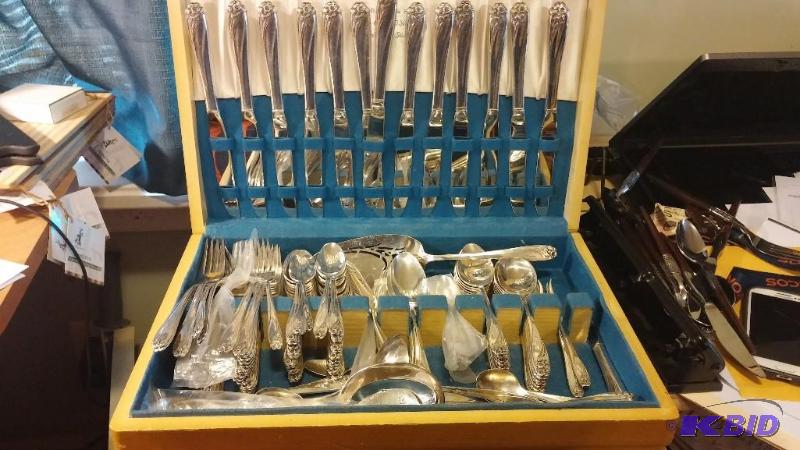 COMPLETE set of Rogers 1950 Silver Plate Daff...