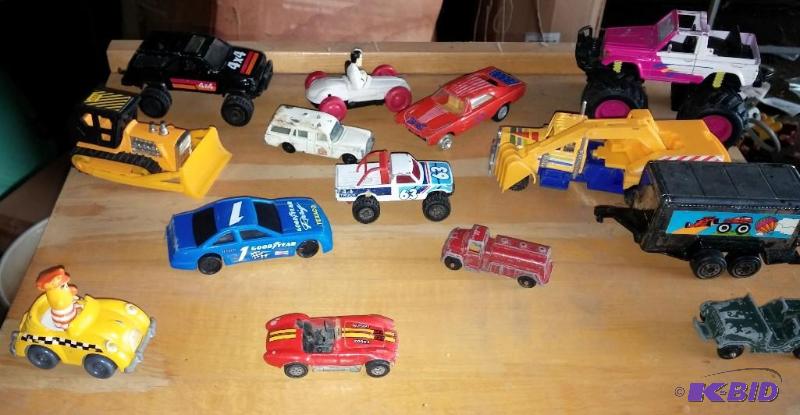 Large Lot of Vintage toy cars...