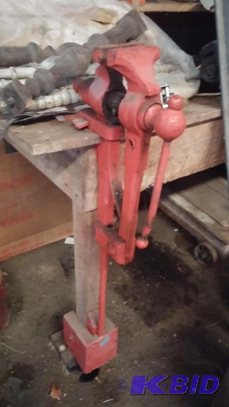 LARGE Vintage Table Vise--...
