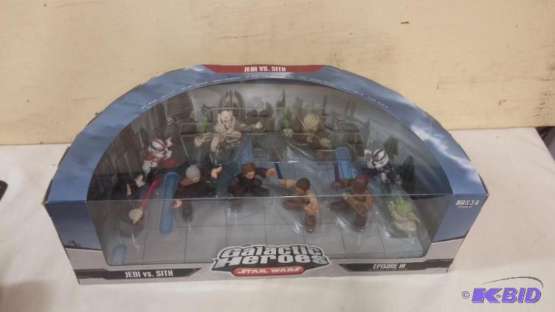 STAR WARS GALACTIC HEROES JEDI VS SITH DIORAM...