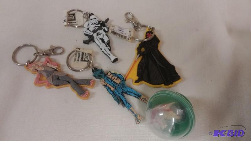 LOT OF 4 APPLAUSE KEYCHAINS INCLUDING DARTH M...