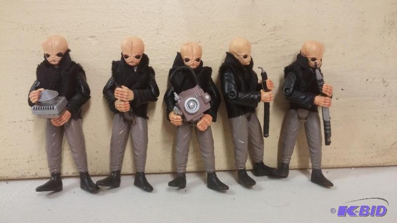 LOT OF 4 LOOSE FIGURES CANTINA BAND MEMBERS...
