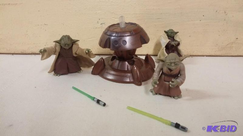 LOT OF 3 LOOSE FIGURES YODA...