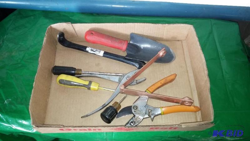 lot 15 image: Lot of tools...