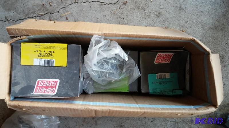 lot 30 image: Large lot of nails...
