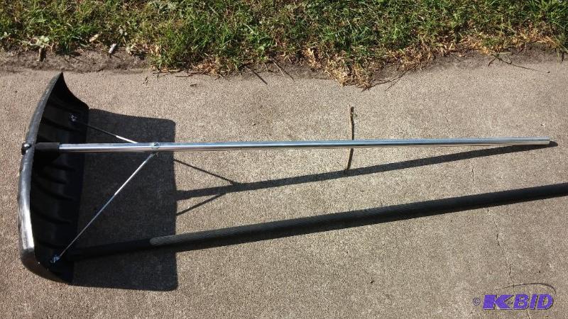 lot 32 image: Roof Show Rake...
