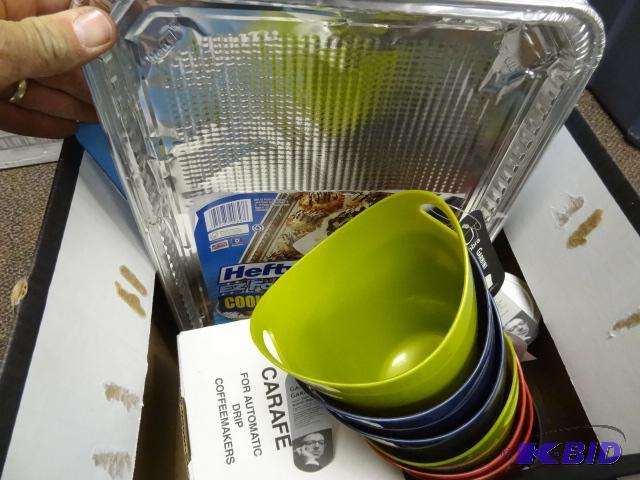 lot 182 image: NEW Misc. LOT incl. Qty 4 Hefty Foil Cookie S...