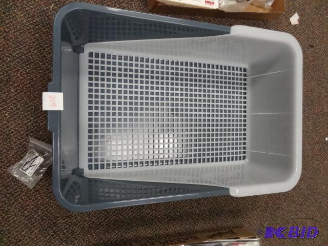 lot 209 image: NEW Bergan Litter Gitter...