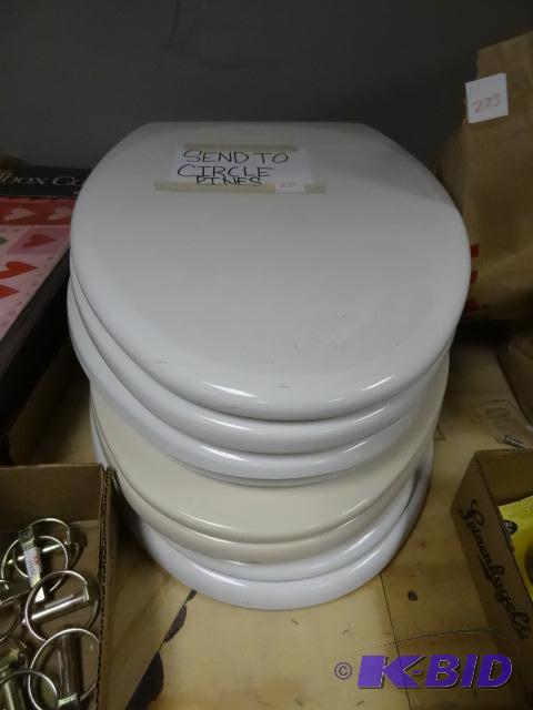 lot 221 image: Qty 4 NEW Elongated Toilet Seats...
