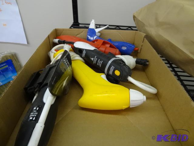 lot 276 image: LARGE LOT GARDEN ITEMS incl. Propane Garden T...