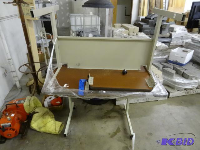 lot 3 image: Qty 2 USED Desk  Workstations in great shape...