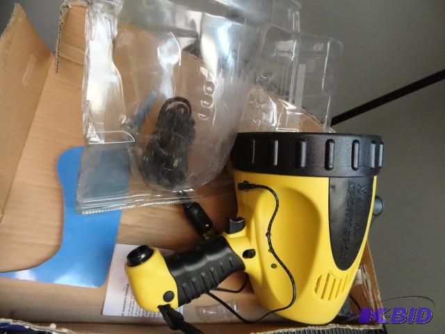 lot 47 image: Vector 1,000,000 Candle Power Spotlight. Cant...