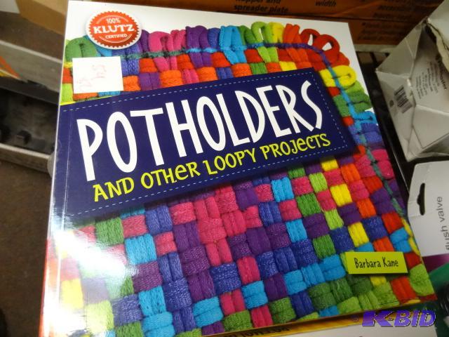 lot 54 image: Qty 2 NEW KLUTZ Potholders and Other Loopy Pr...