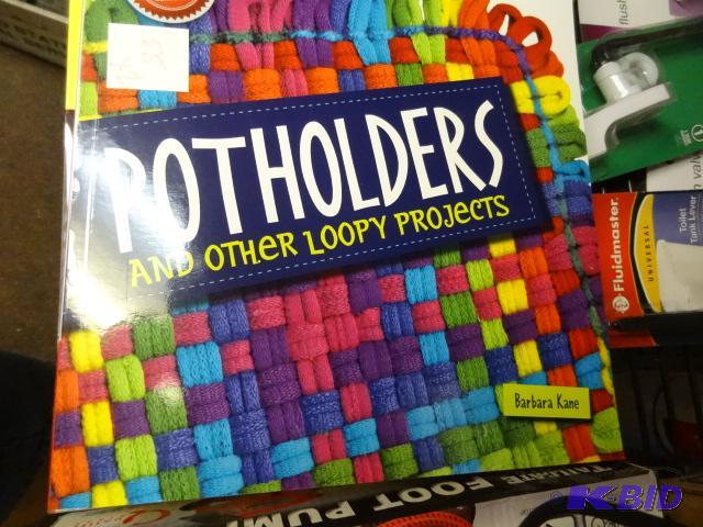 lot 55 image: Qty 2 NEW KLUTZ Potholders and Other Loopy Pr...