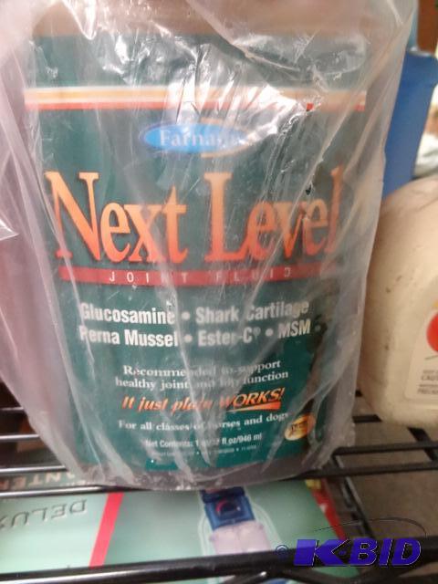lot 63 image: NEW Farnam Next Level Joint Compound with Glu...
