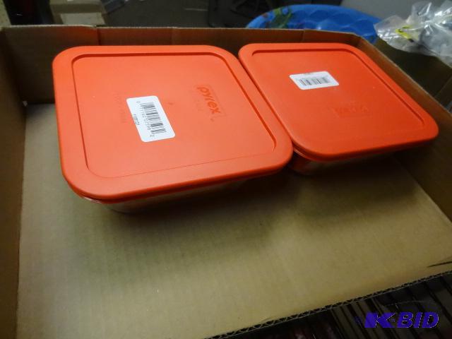 lot 71 image: Qty 2 NEW Pyrex Simply Store 4 cup square gla...